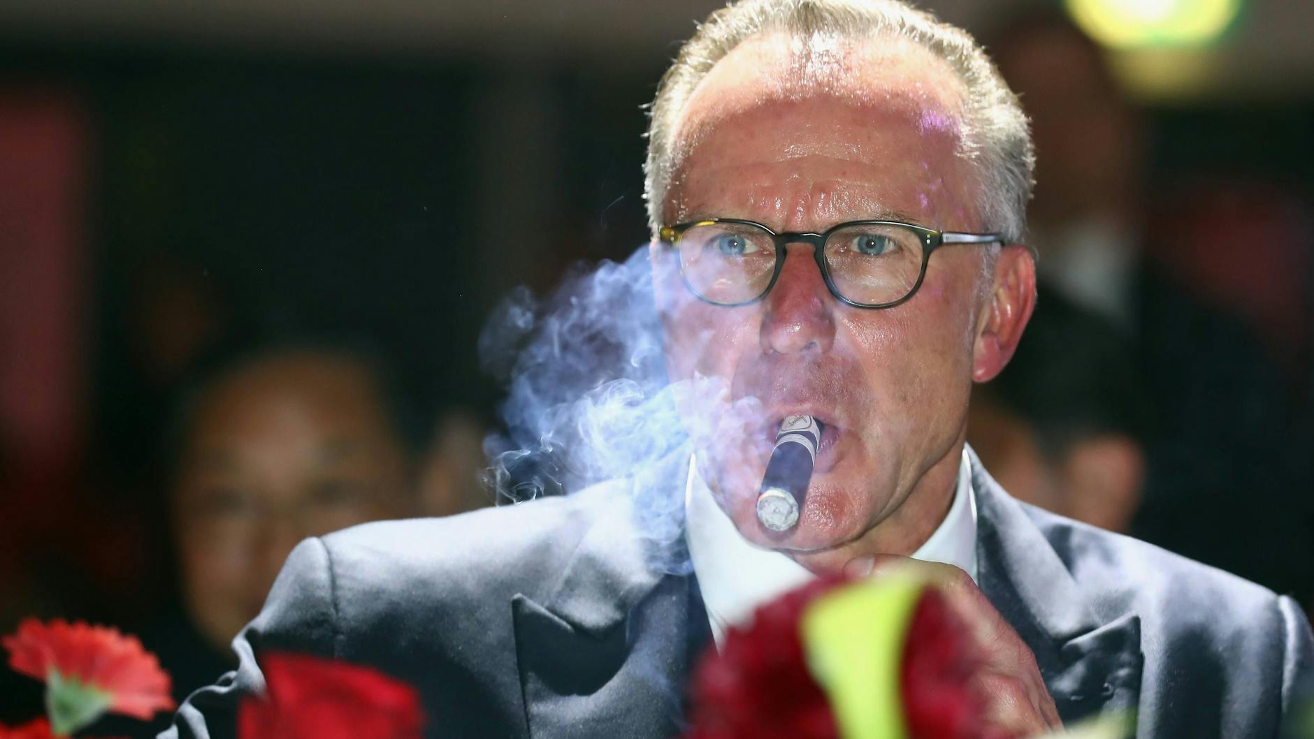 Freund der Triumph-Zigarre: Bayern-Boss Karl-Heinz Rummenigge.