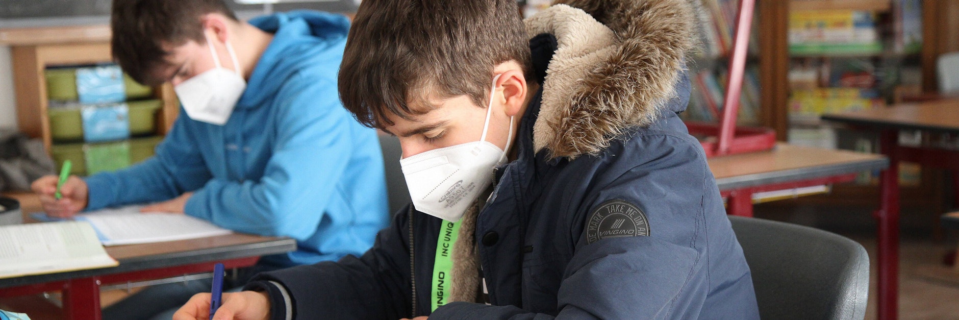 Lernen in der Winterjacke: Alle zwanzig Minuten soll in Schulklassen gelüftet werden, falls der Unterricht wieder aufgenommen wird. Nicht lustig, wenn es länger kalt bleibt.