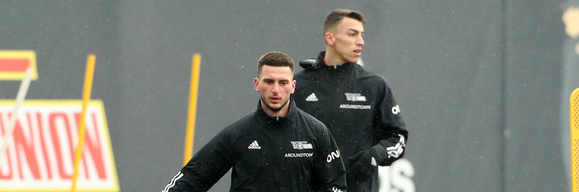 Die Konkurrenz im Nacken: Während Petar Musa am Sonnabend sein Debüt feierte, stand Leon Dajaku (vorne) nicht einmal im Kader.