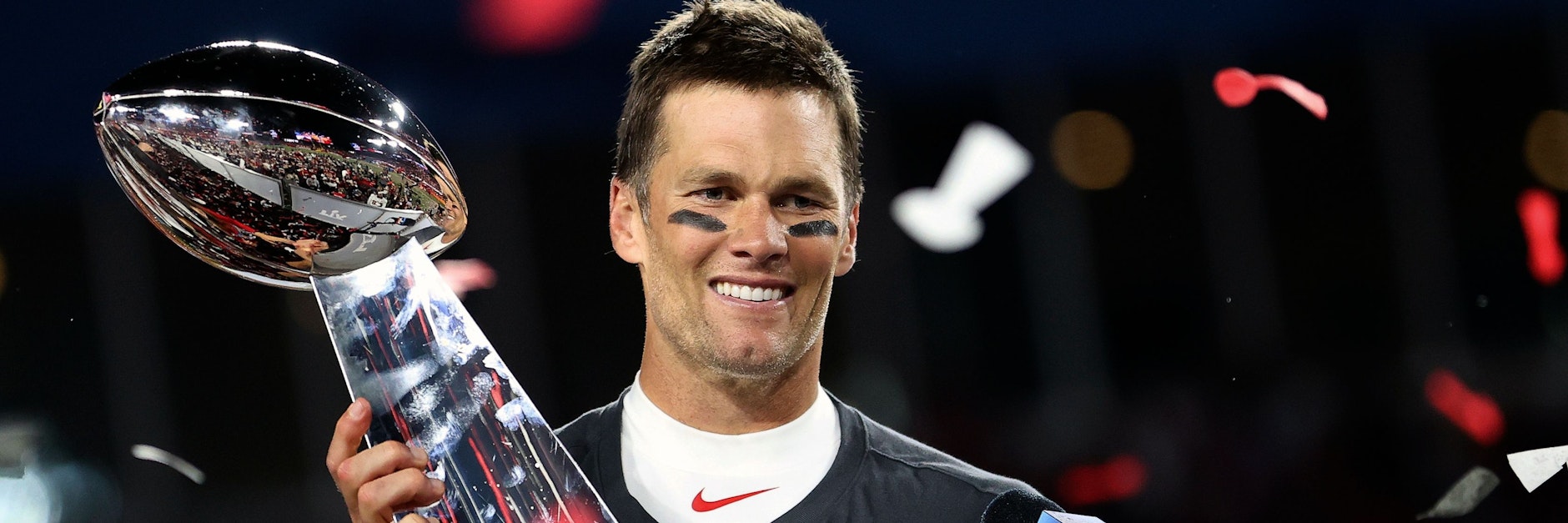 Glücklicher Sieger: Quarterback Tom Brady mit der Trophäe des 55. Superbowl.&nbsp;