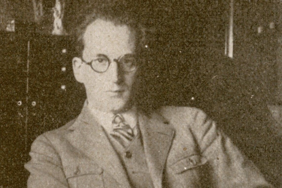 Fritz Rosen. He was paid 800 marks for his work.