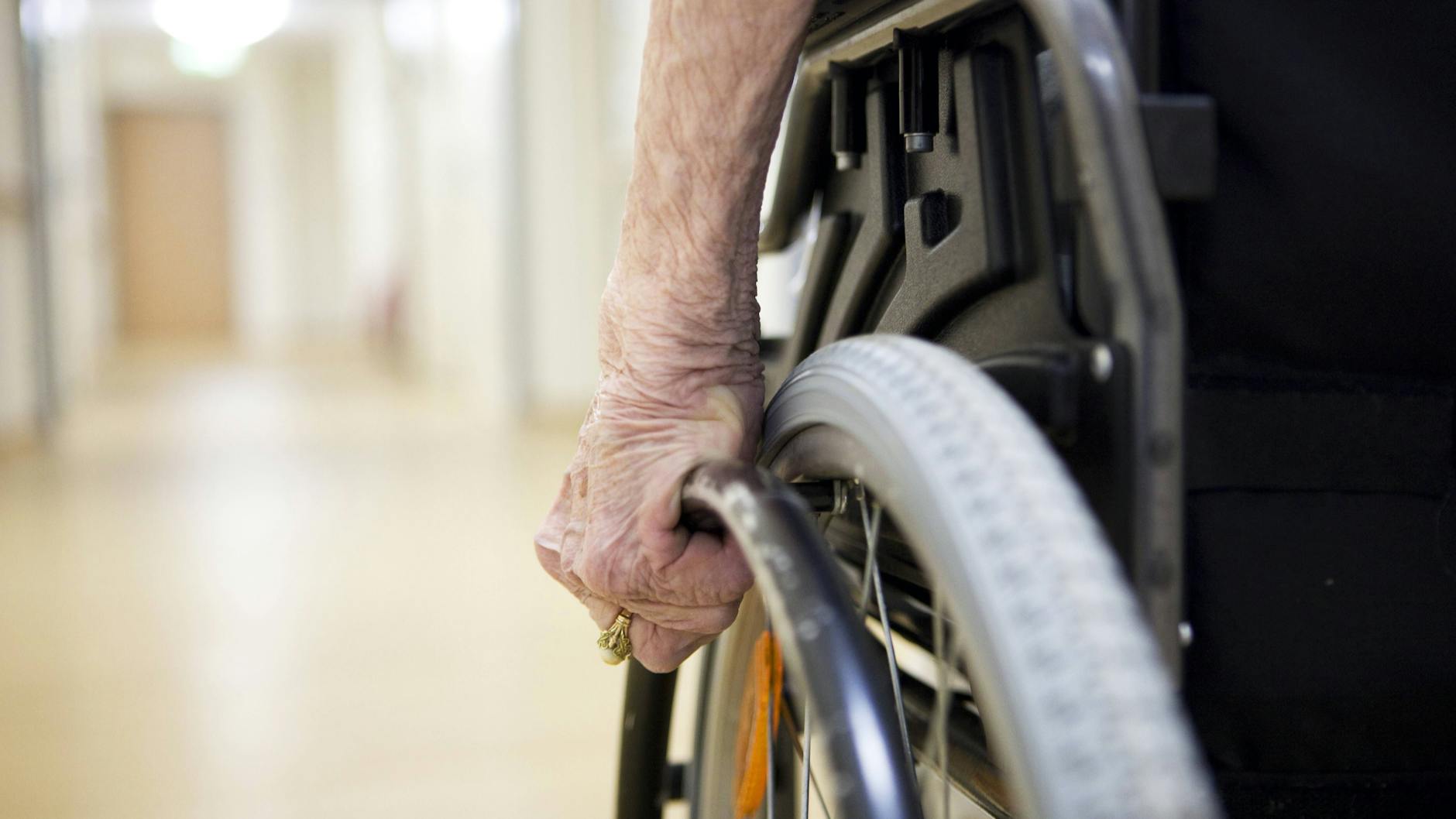 Schmerz durch Isolation: Eine Umfrage in Berlin lenkt den Blick auf die Bedürfnisse von Heimbewohnern.