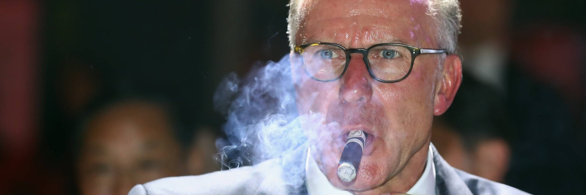 Freund der Zigarre und des Frontalangriffs: Bayern-Boss Karl-Heinz Rummenigge. 