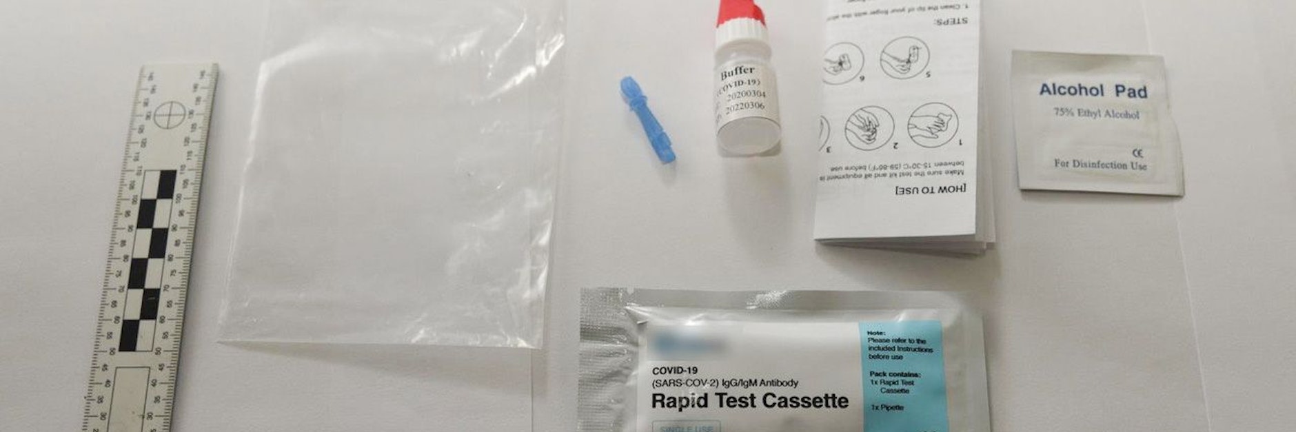 Sieht professionell aus, ist aber nur professionell gefälscht: Ein in Großbritannien beschlagnahmter, angeblicher Corona-Test.