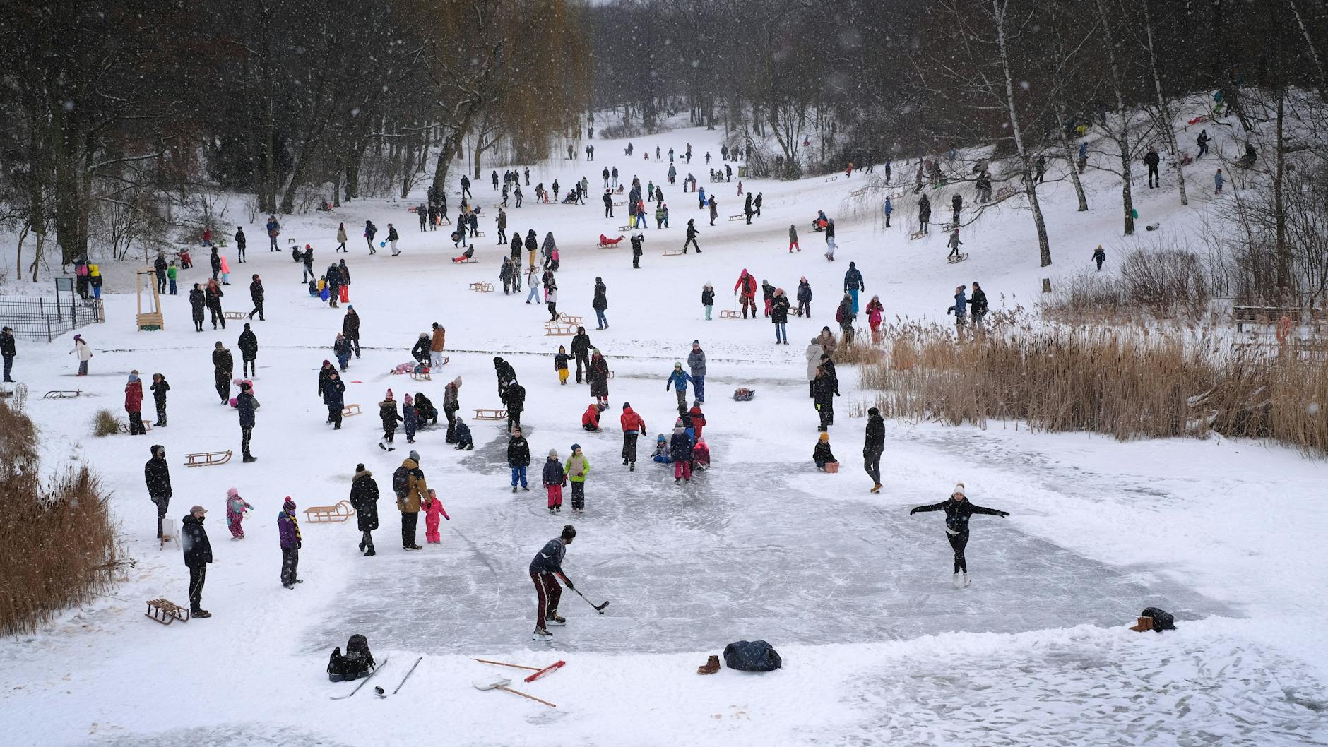 Winterliche Volksfeststimmung im Volkspark Schöneberg.<br>
