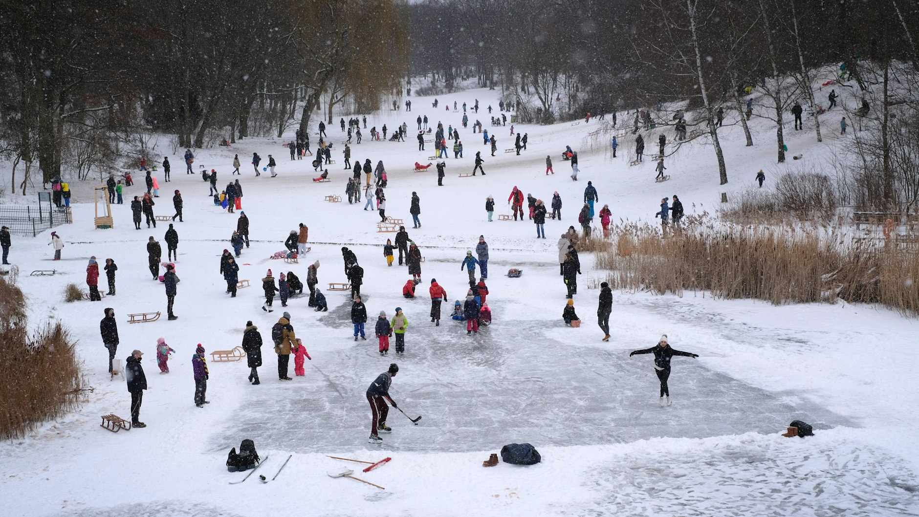 Winterliche Volksfeststimmung im Volkspark Schöneberg.<br>