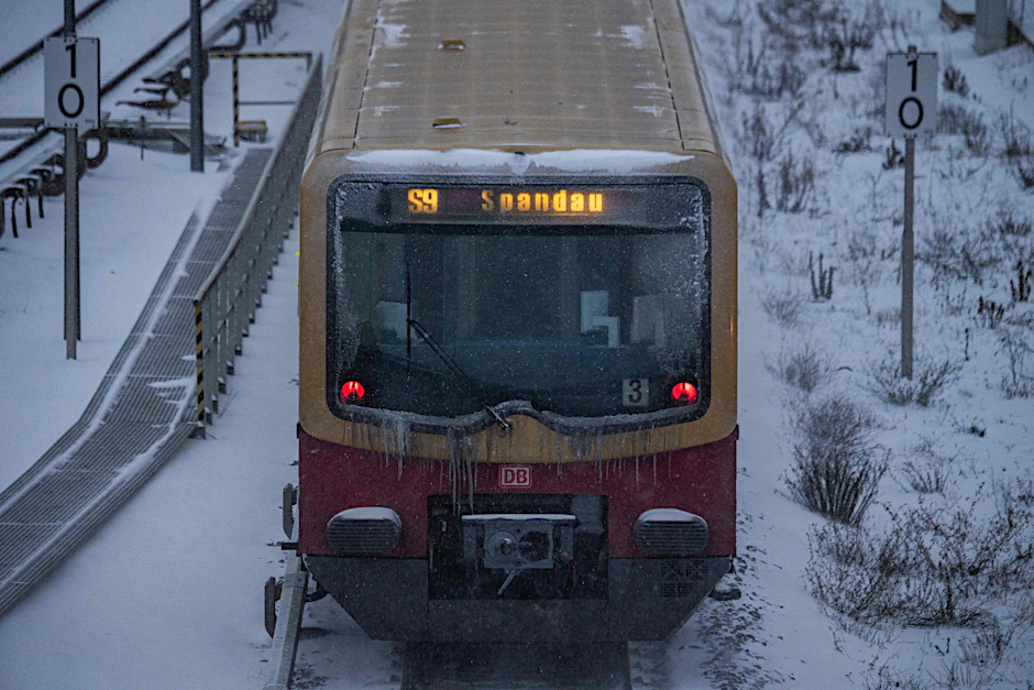 Eine S9 unterwegs nach Spandau. Auch diese Linie war am Dienstag betroffen.