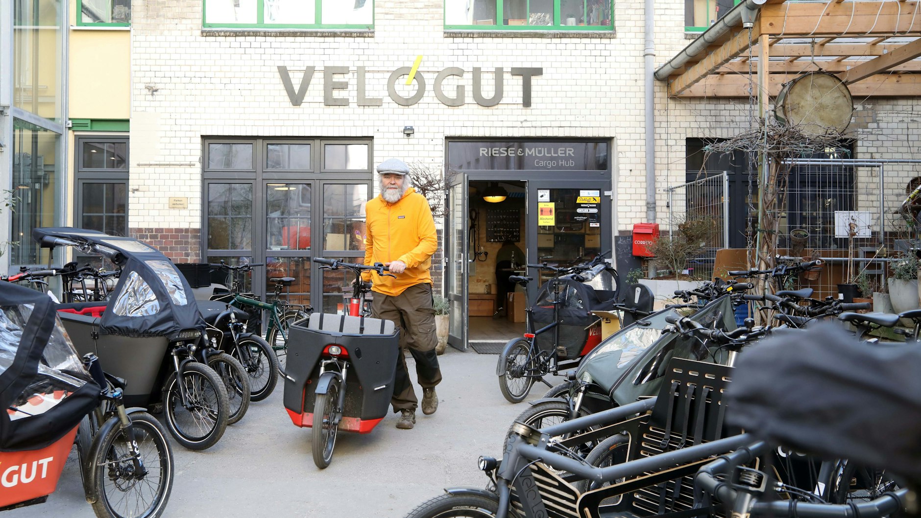 Alternative zum Auto. Stefan Ottjes vom Fahrradladen Velogut bietet Lastenräder für große Transporte an.