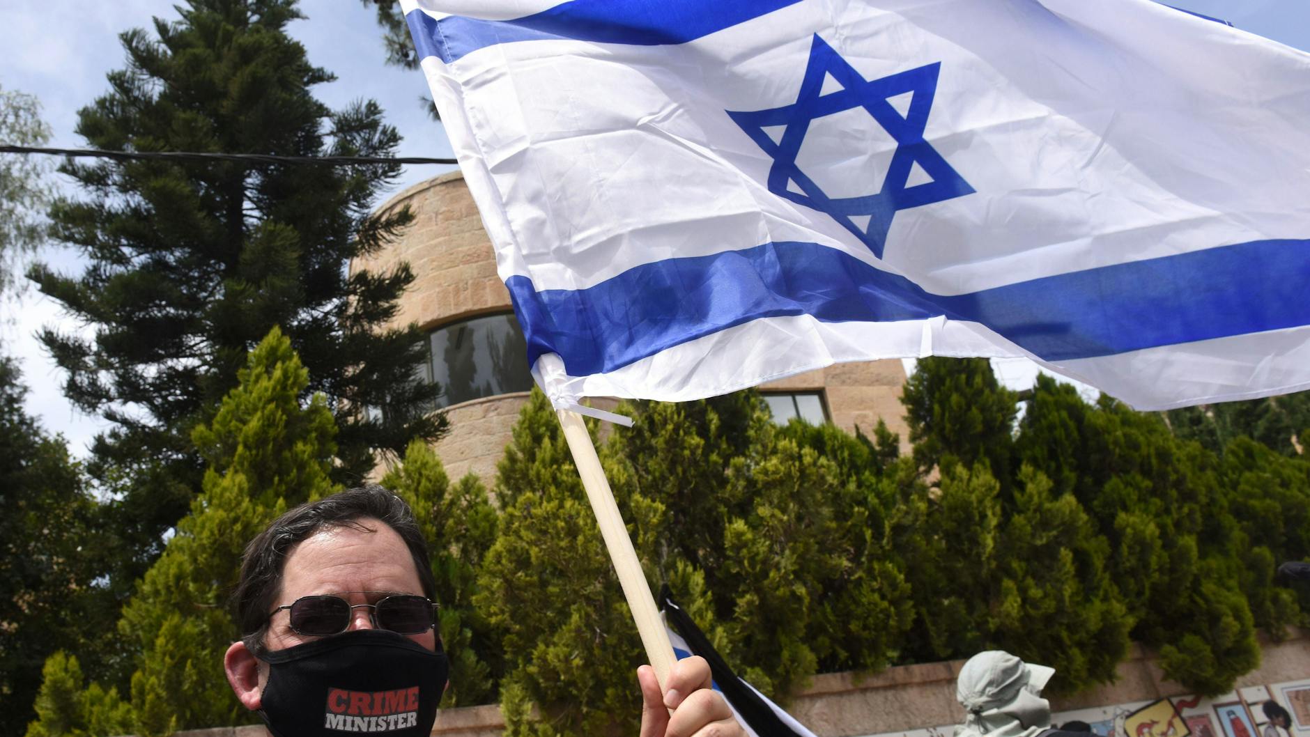 Protests against Israeli prime minister Benjamin Netanyahu outside his residence in May 2020.