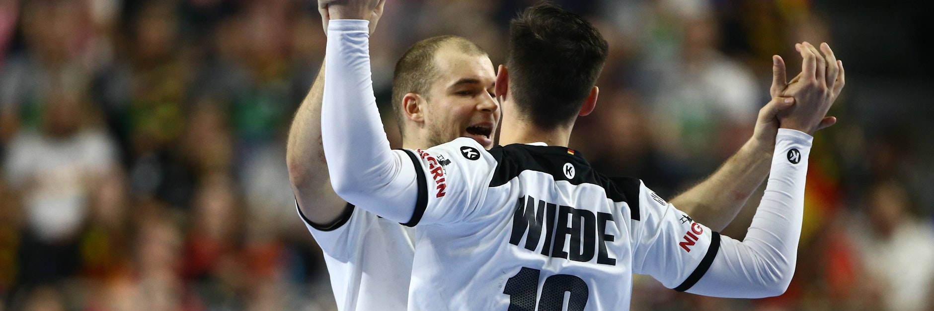 Wollen auch im Nationaltrikot gemeinsam jubeln: die Füchse Paul Drux (l.) und Fabian Wiede.