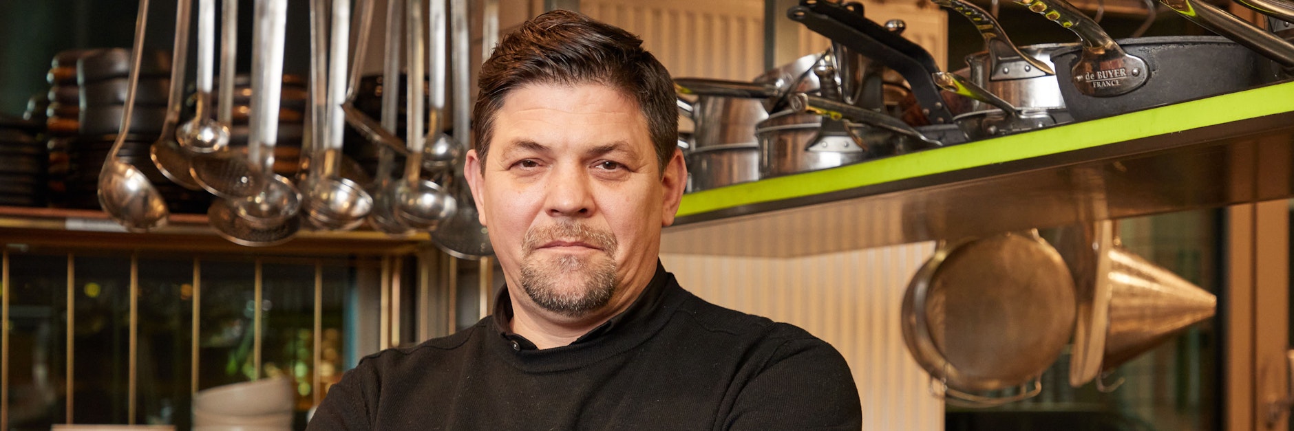 Tim Mälzer ist Fernsehkoch und betreibt mehrere Restaurants.