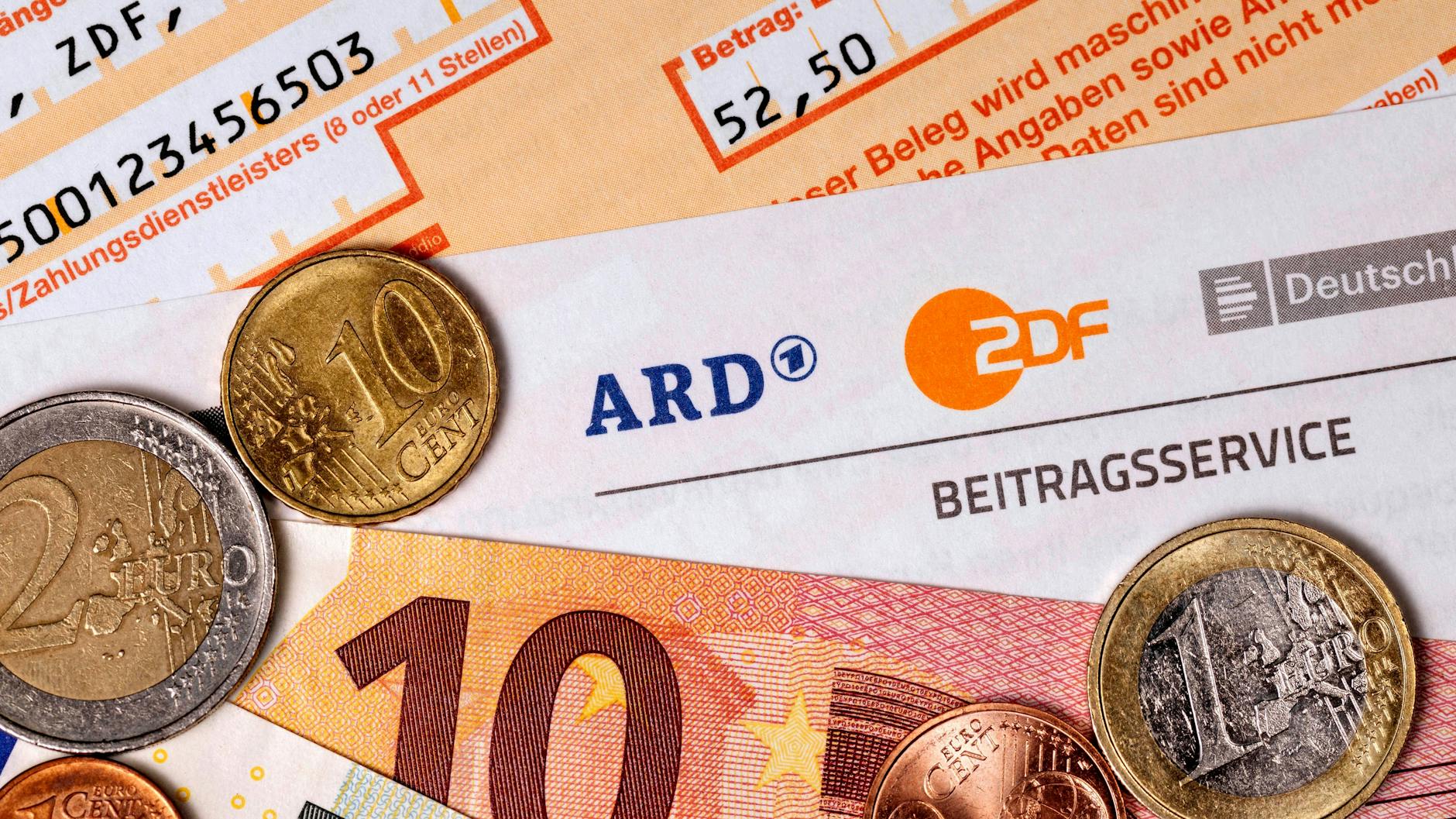 Schwerbehinderte können sich vom Rundfunkbeitrag befreien lassen. Allerdings gibt es dafür gewisse Voraussetzungen.