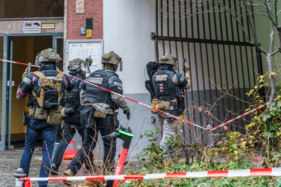 Berliner attackiert Rettungskräfte mit Messer – SEK-Einsatz in Neukölln