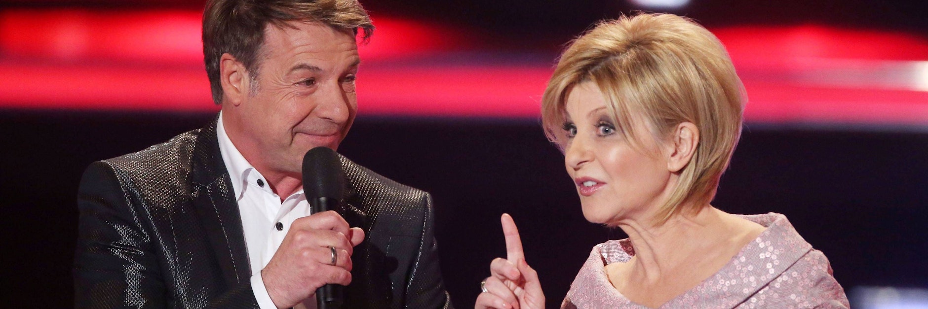 Carmen Nebel mit Sänger Patrick Lindner bei „Willkommen bei Carmen Nebel“ im Jahr 2015.