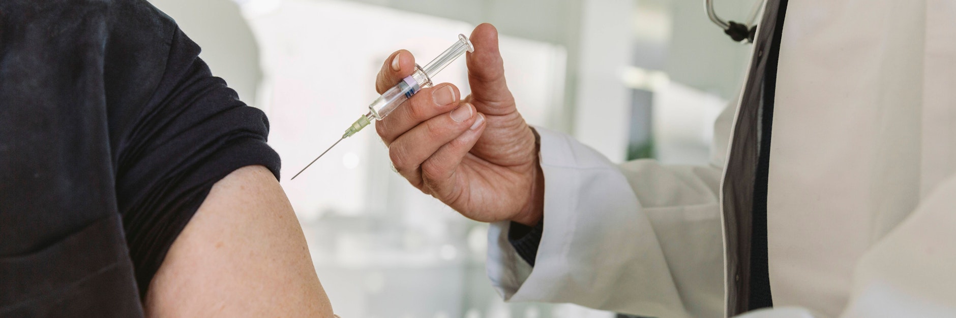 Ab April sollen Hausärzte gegen Corona impfen dürfen.