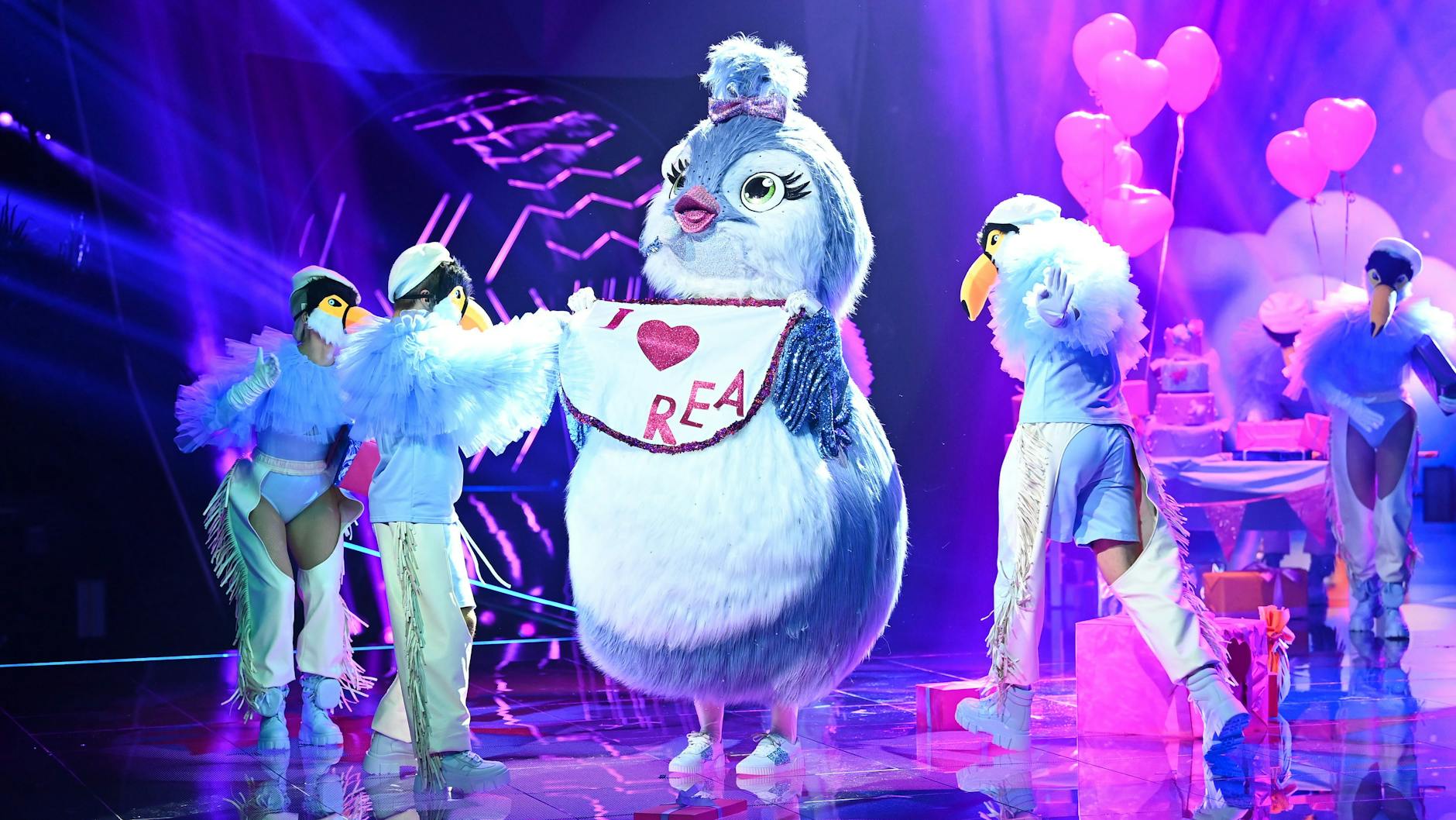 Als Küken machte Rakers auf der „Masked Singer“-Bühne eine gute Figur.