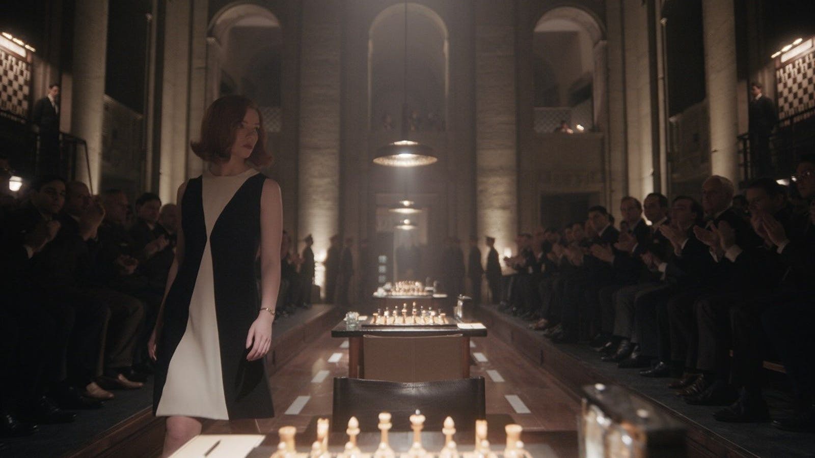 Nein dies ist kein düsterer Saal irgendwo in Moskau, in dem ein Schachturnier stattfindet. Er ist der Bärensaal im Alten Stadthaus in Berlin.