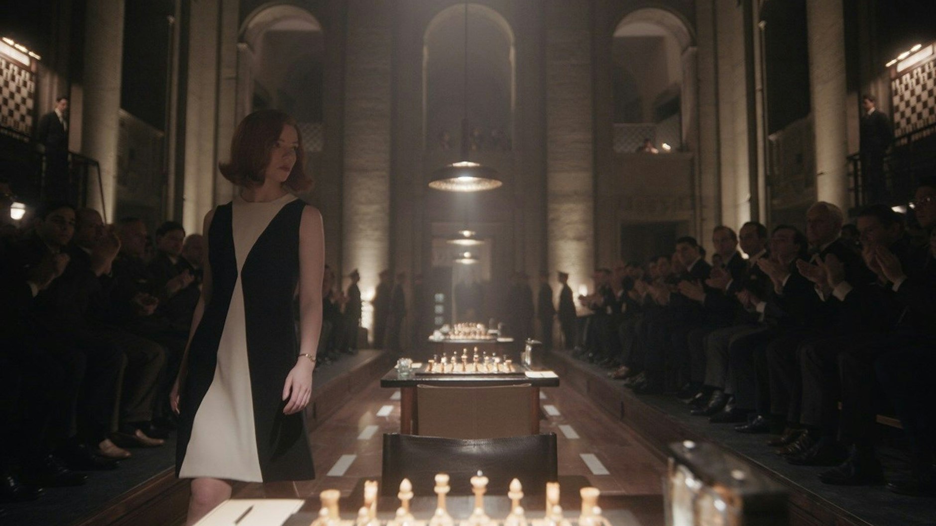 Nein dies ist kein düsterer Saal irgendwo in Moskau, in dem ein Schachturnier stattfindet. Er ist der Bärensaal im Alten Stadthaus in Berlin.