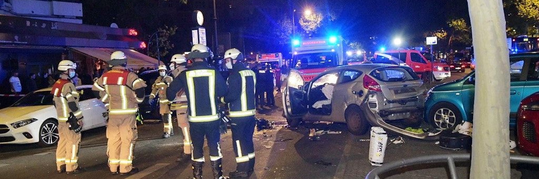 Das Trümmerfeld auf dem Kurfürstendamm nach dem Unfall am 31. August. 