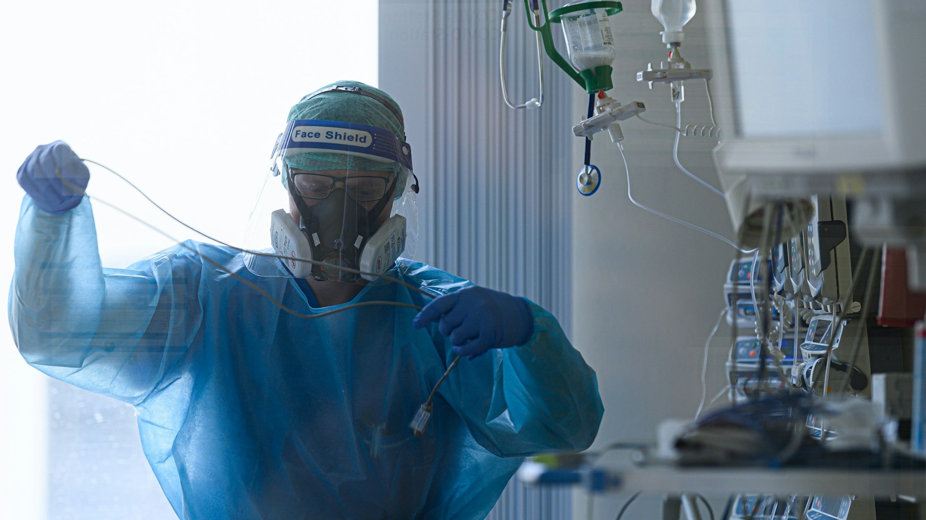 Die Belastung auf der Covid-19-Intensivstation ist hoch.