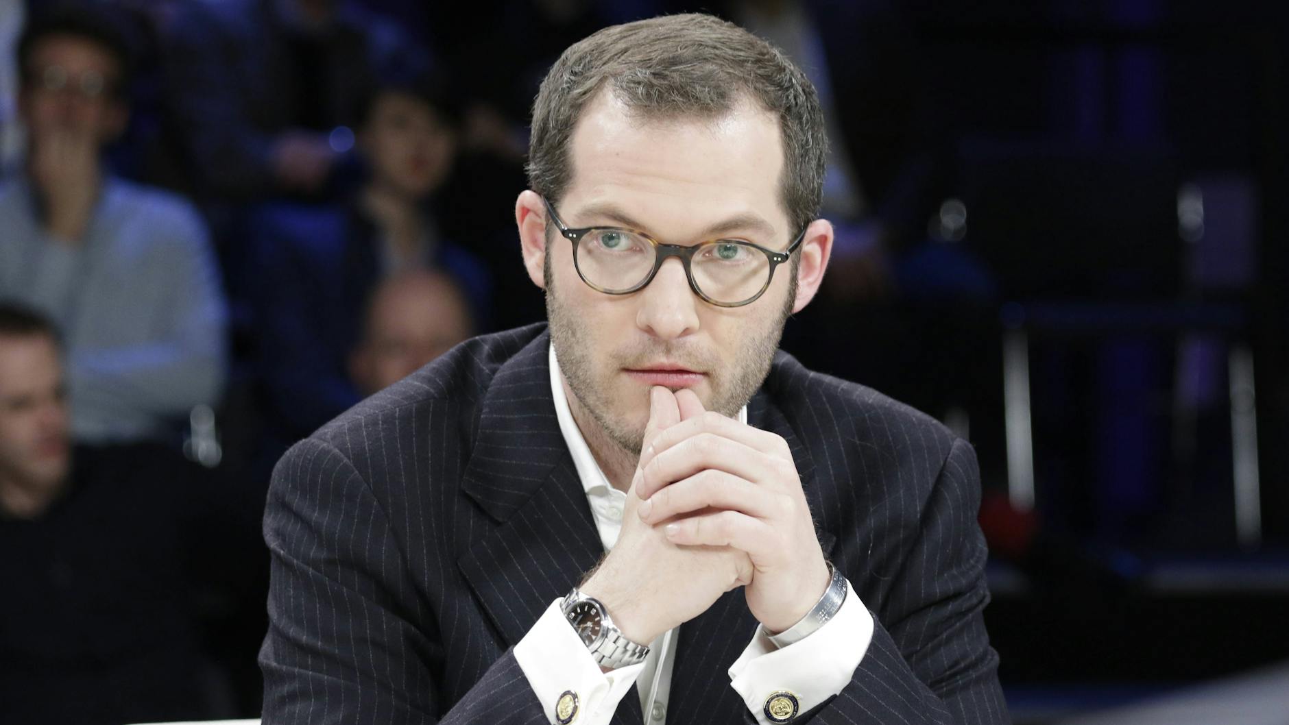 Springers Chief Compliance Officer Florian von Götz untersucht die Vorwürfe gegen Bild-Chef Julian Reichelt, ebenso die renommierte Kanzlei Freshfields. Reichelt werden Machtmissbrauch und Ausnutzung von Abhängigkeitsverhältnissen vorgeworfen.