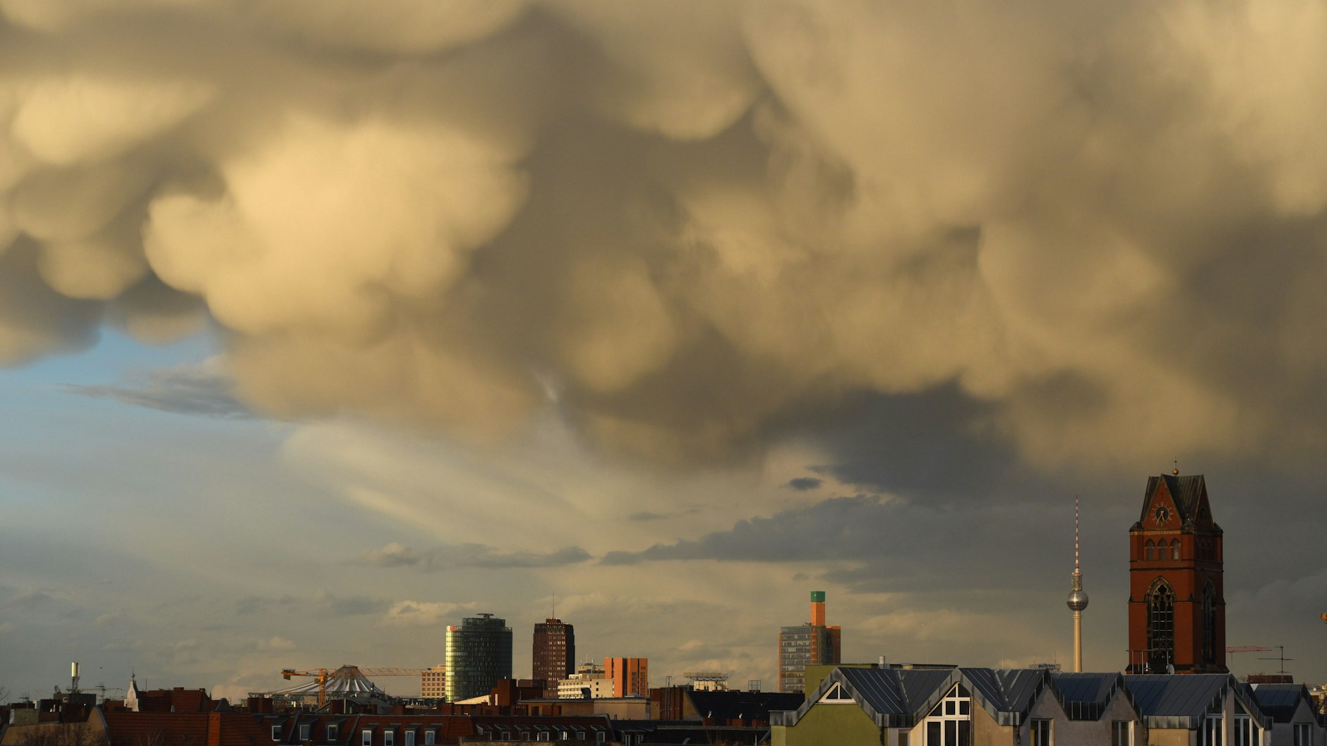 Unwetter über Berlin - Blick von Schöneberg aus.&nbsp;<br><br><br>