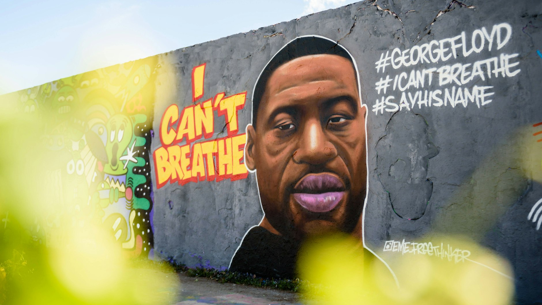 Ein Graffito zeigt den getöteten George Floyd.