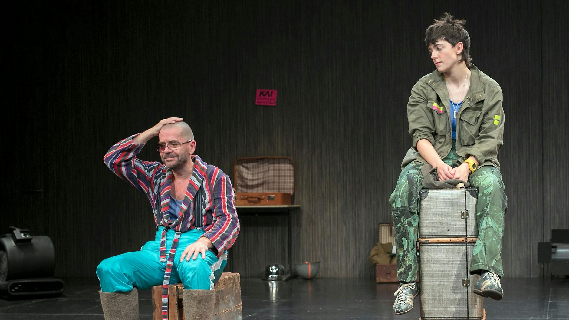 René Schubert als Opa und Helena Charlotte Sigal als Kai. 