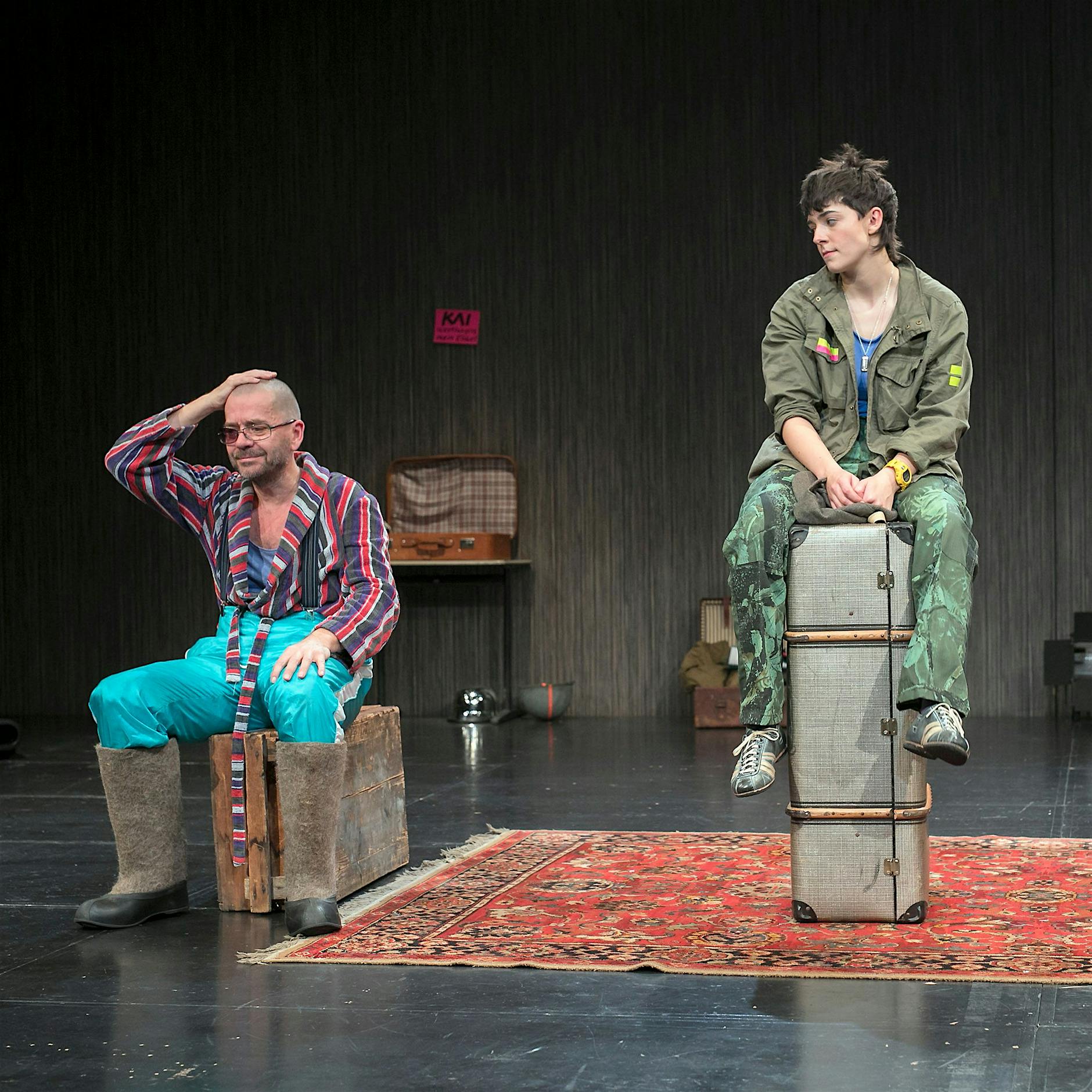 Das Grips streamt „Kai zieht in den Krieg und kommt mit Opa zurück“