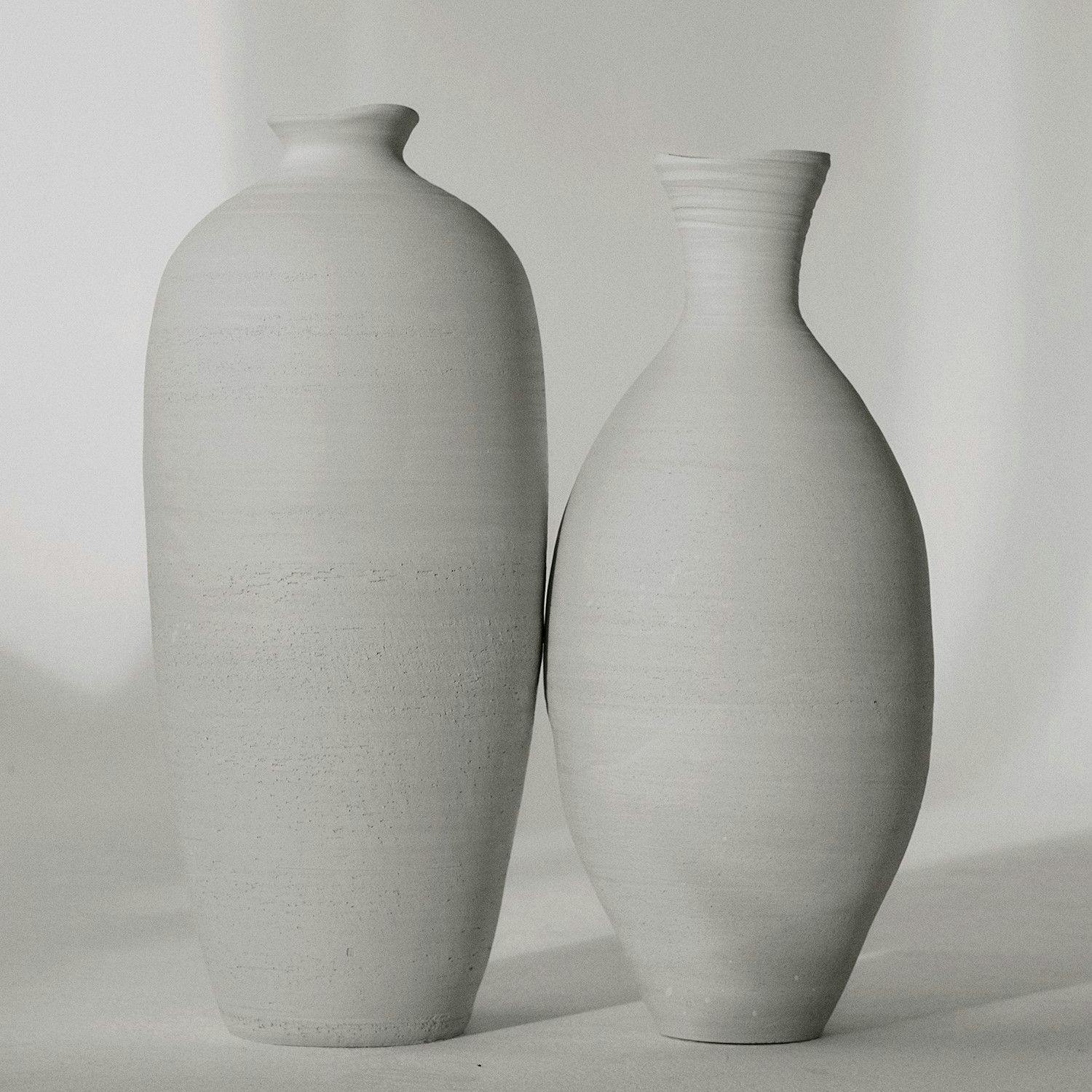 Zwei Vasen, die der Volleyballspieler Benjamin Patch an der Töpferscheibe hergestellt hat.