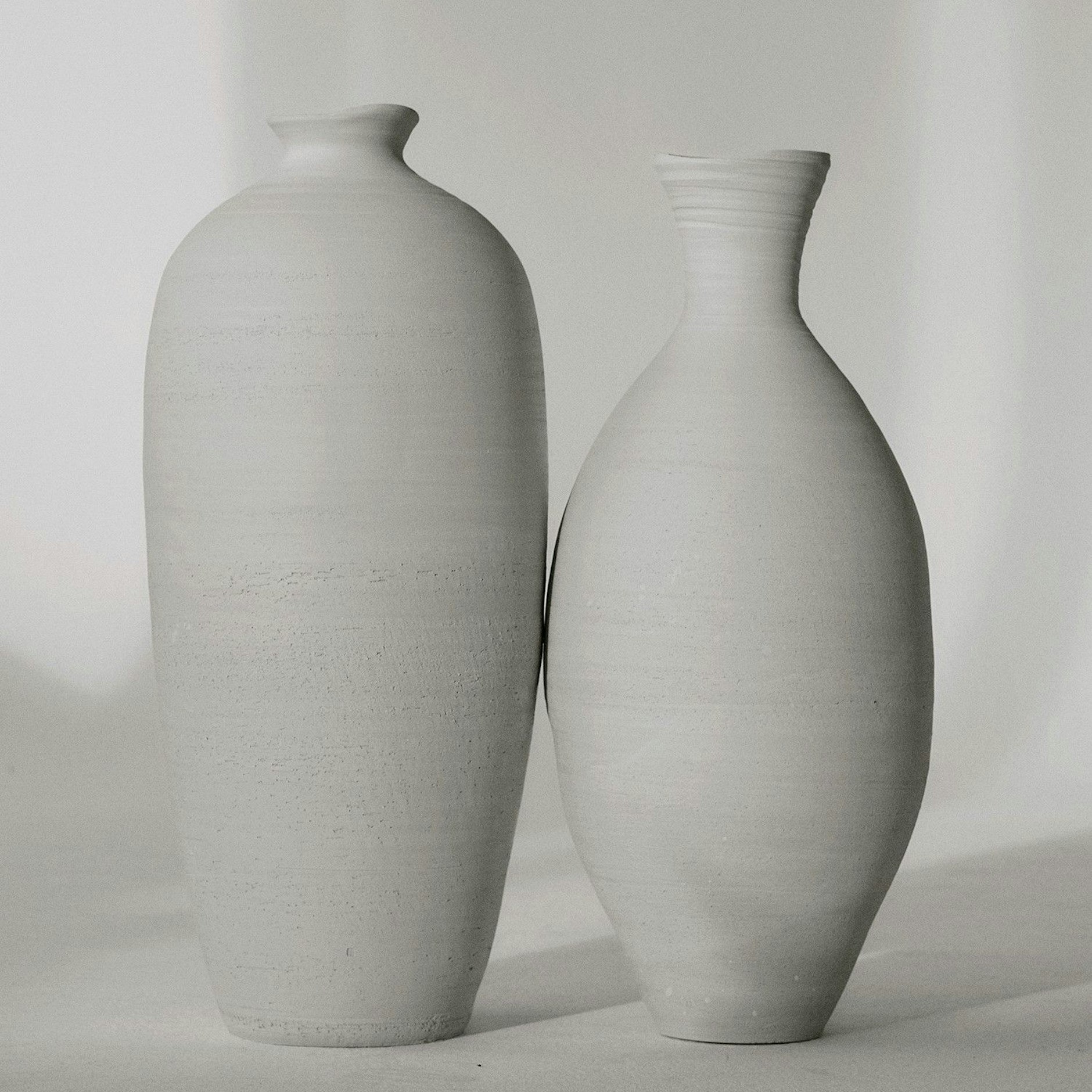 Zwei Vasen, die der Volleyballspieler Benjamin Patch an der Töpferscheibe hergestellt hat.