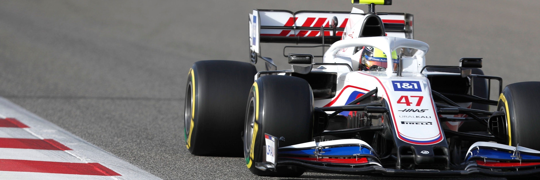 Mick Schumacher dreht am dritten Testtag in Bahrain im Haas erstmals so richtig auf.