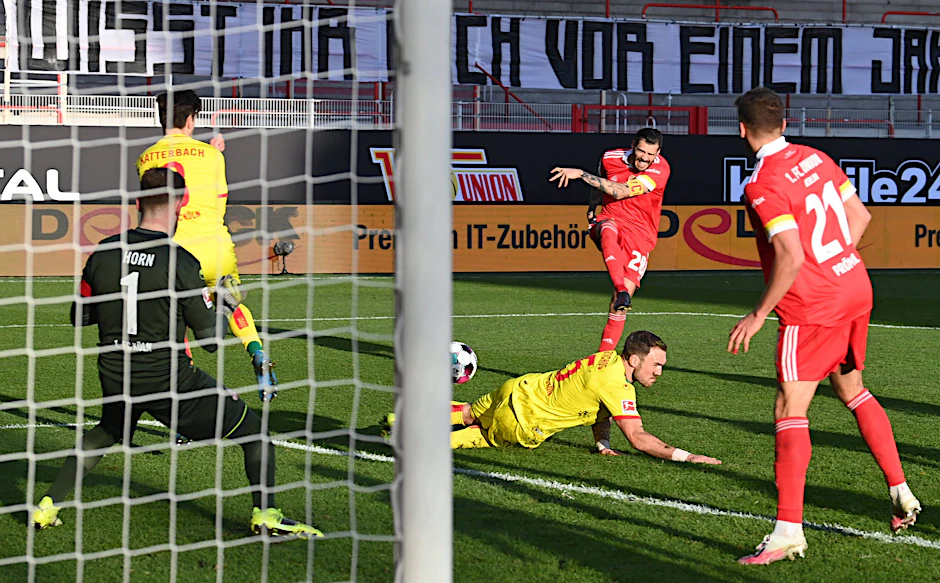Christopher Trimmel erzielt sein erstes Bundesligator, das seinen Eisernen den 2:1-Erfolg gegen den 1. FC Köln sichert.