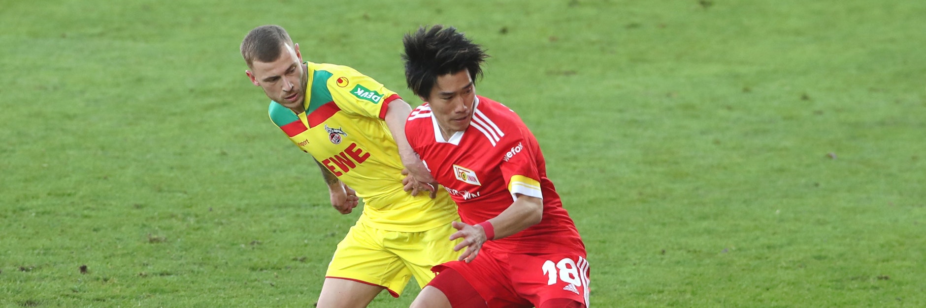 Stellte die Kölner vor einige Aufgaben: Unions Keita Endo (r.) – hier im Zweikampf mit Max Meyer – zeigte weiter aufsteigende Tendenz.&nbsp;<br>