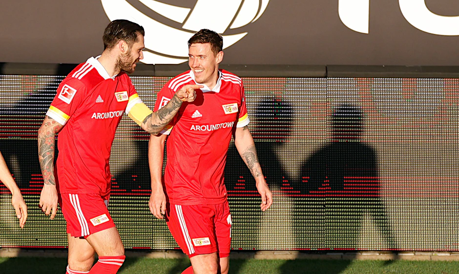 Torschützen unter sich: Unions Kapitän Christopher Trimmel (l.) bejubelt sein Tor zum 2:1 zusammen mit Ausgleichstorschütze Max Kruse.