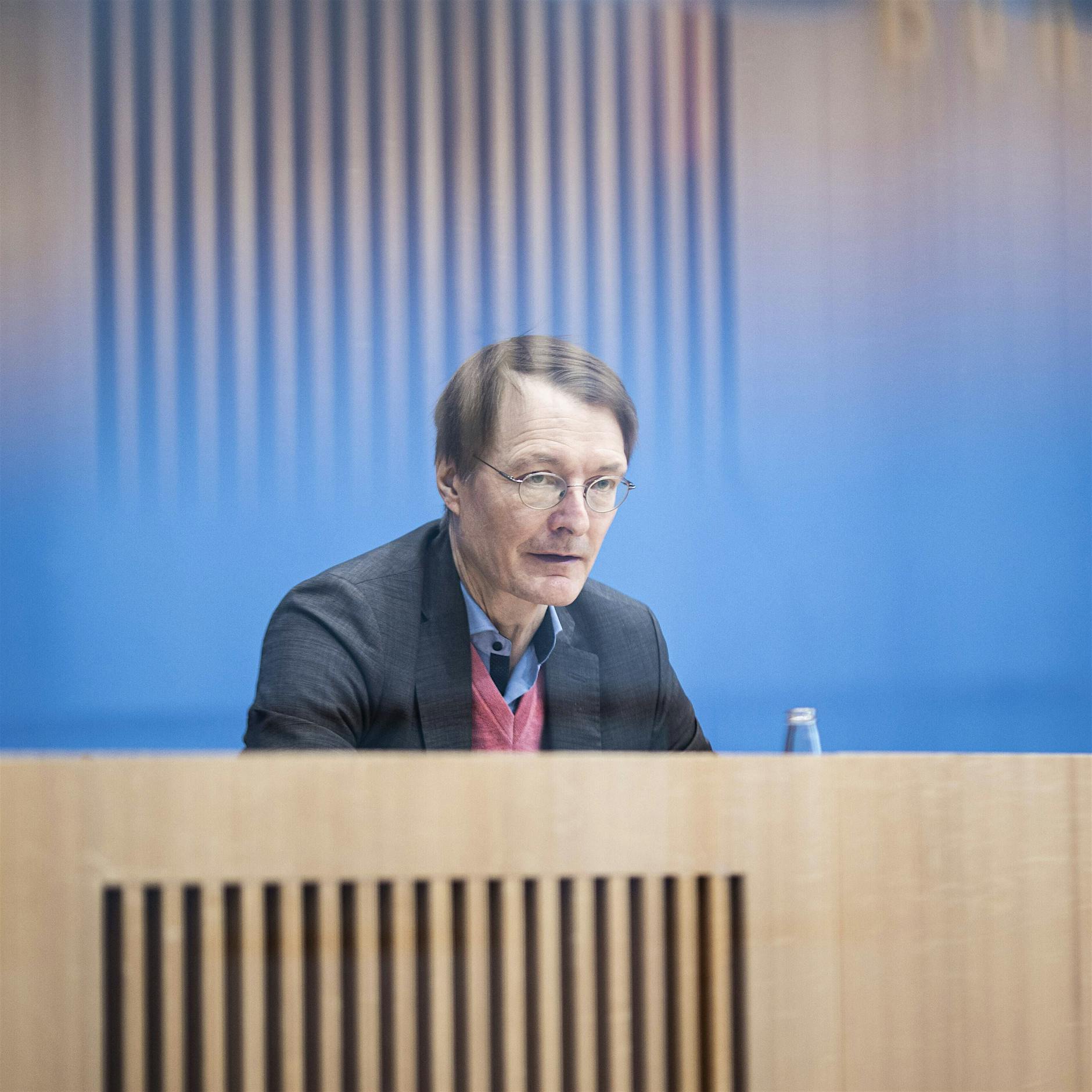 Karl Lauterbach fordert: Sofort alle Corona-Lockerungen aufheben