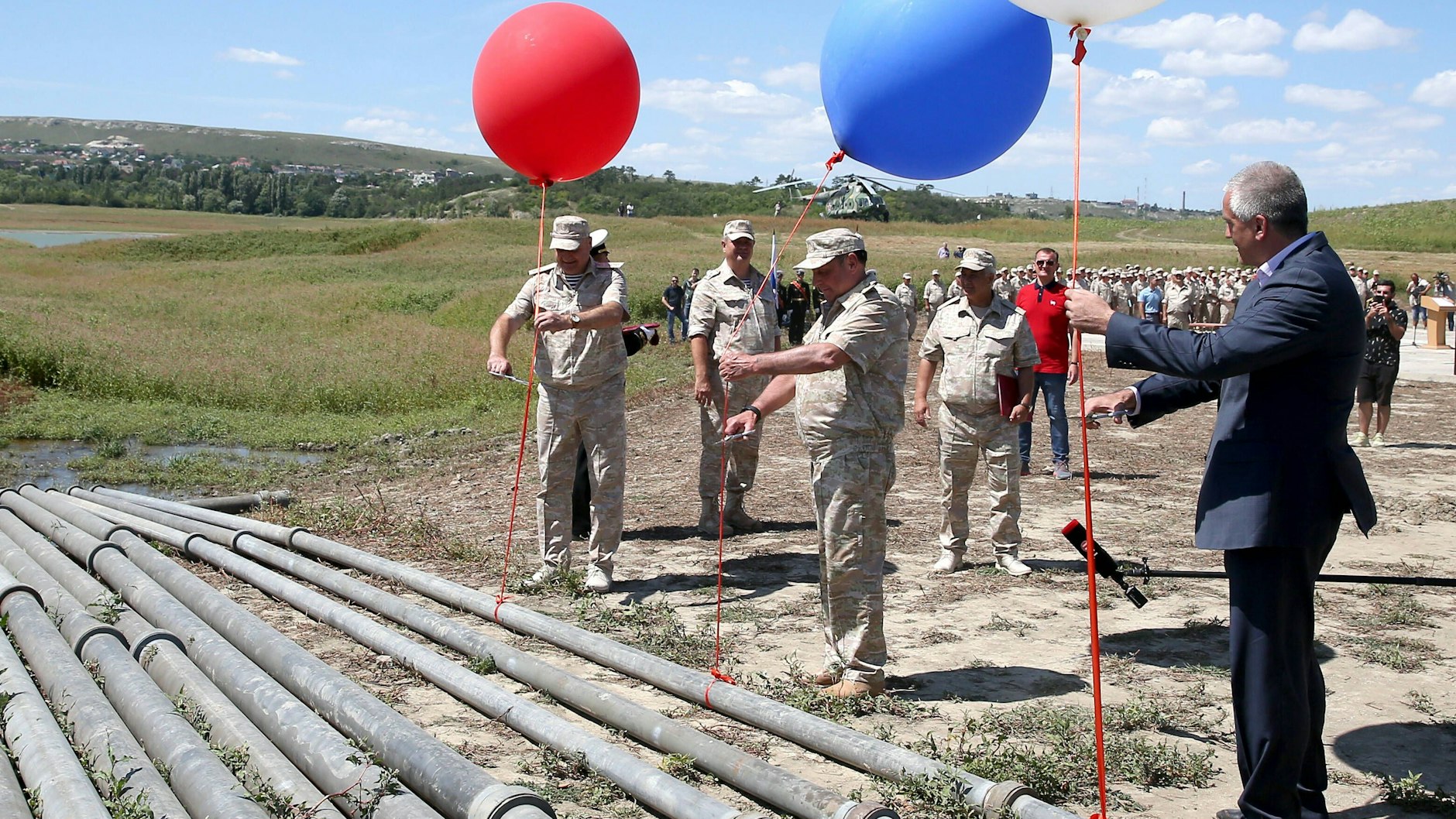 Im August 2020 wurde diese Rohrverbindung zwischen zwei Wasserreservoires fertig, nachdem es in der Krim-Hauptstadt Simferopol zu Knappheit gekommen war.&nbsp;&nbsp;