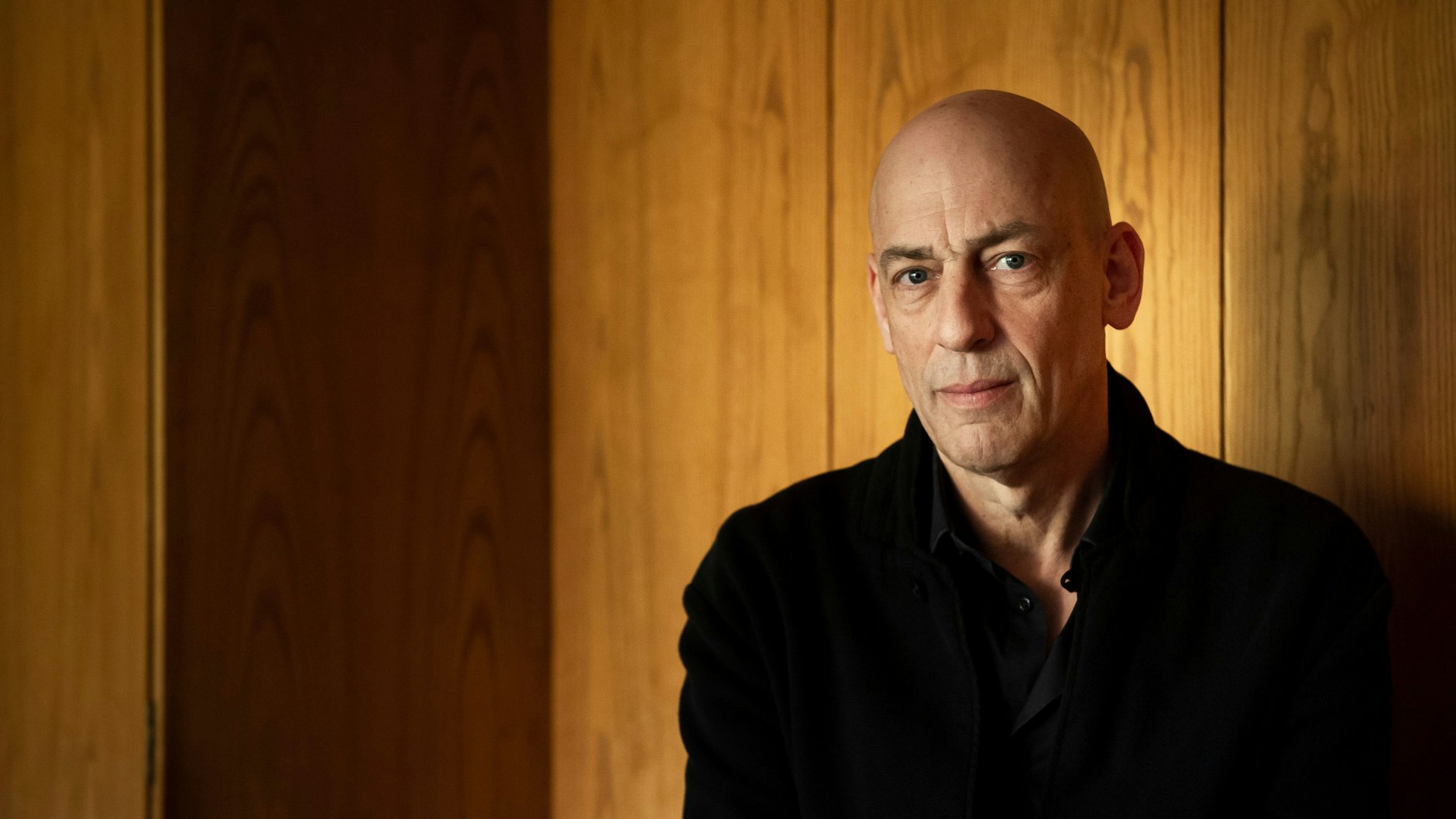 Klaus Dörr im Intendanzbüro der Volksbühne 