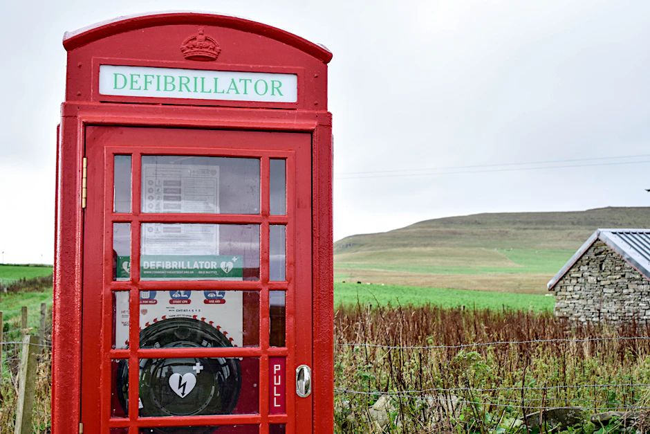 Lebensrettende Telefonzelle auf den Orkney-Inseln.
