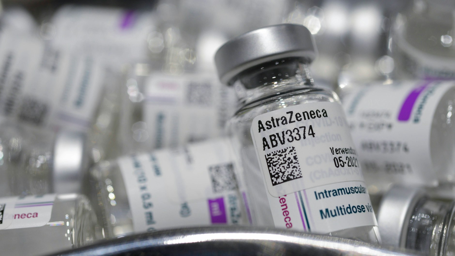 In Deutschland wird vorerst nicht weiter mit dem&nbsp;Covid-19-Impfstoff von Astrazeneca geimpft.