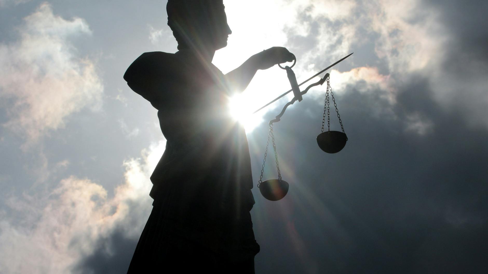 Eine Richterin in Ludwigsburg hat einen Angeklagten freigesprochen und dabei die Corona-Verordnung von Baden-Württemberg für verfassungswidrig erklärt (Symbolbild).