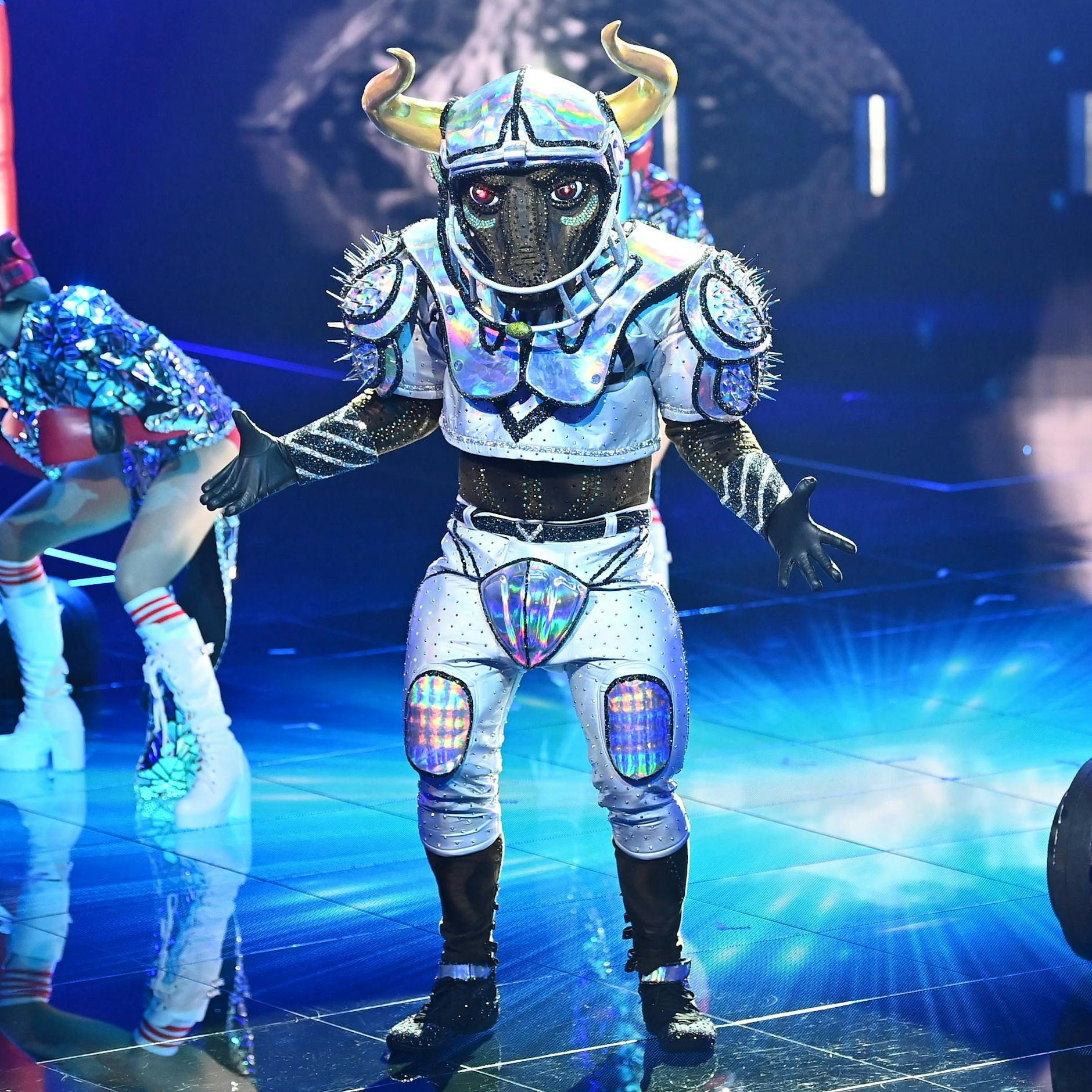 Der Stier ist der sportlichste Kandidat bei „The Masked Singer“.