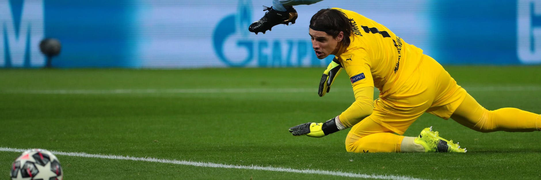 Zum zweiten Mal geschlagen: Gladbachs Torwart Yann Sommer kann beim Treffer von Ilkay Gündogan nur dem Ball hinterherschauen.