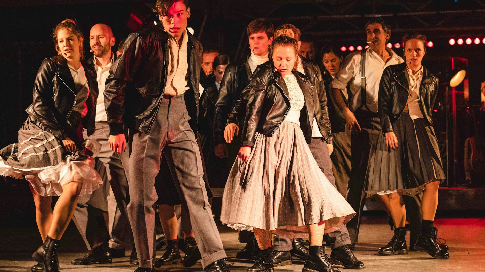 Szenenfoto aus dem Musical „Ku'damm 56“, das im November im Theater des Westens 21 Wochen lang gezeigt werden soll.