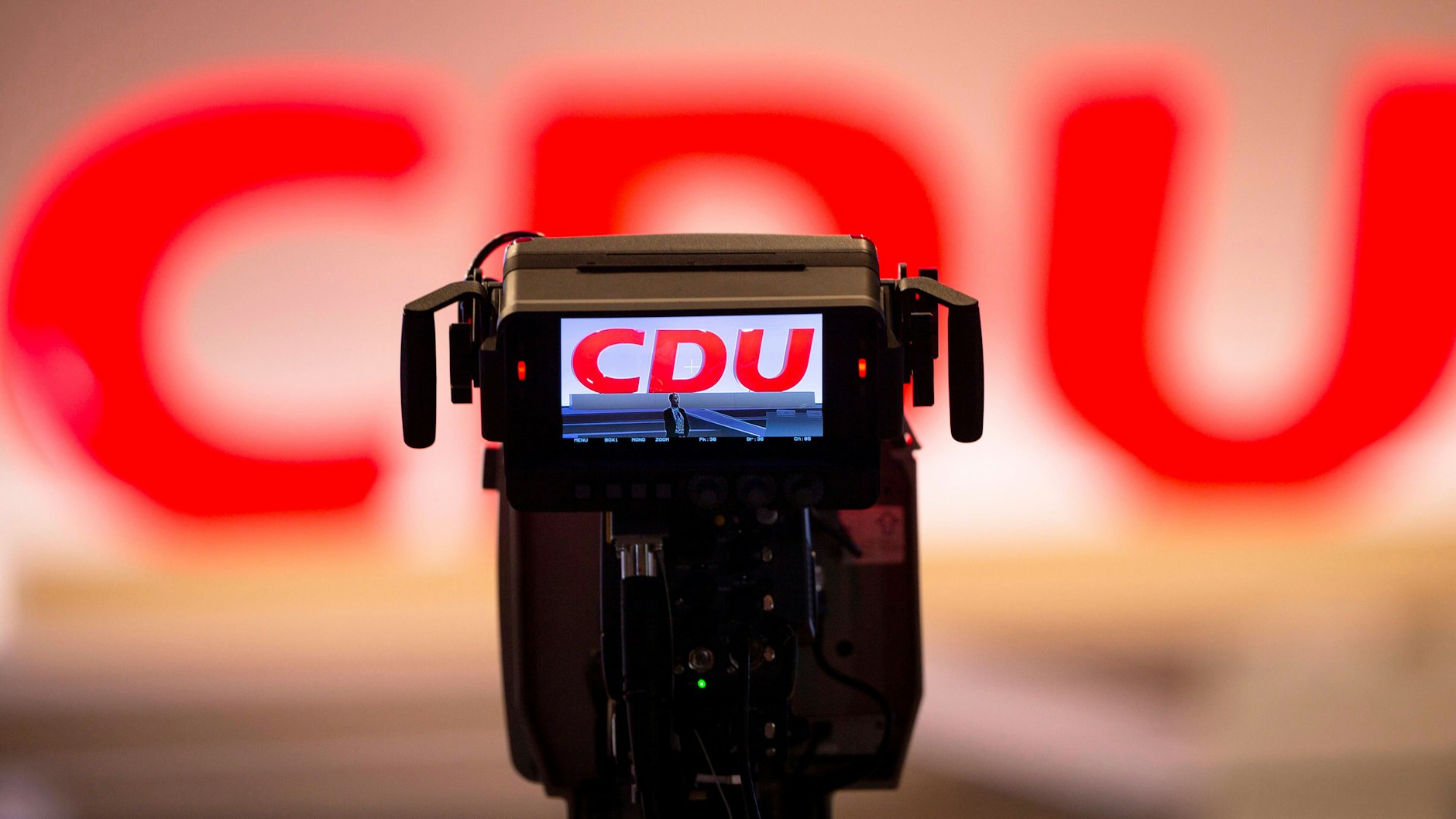 Die CDU steht in der Kritik. Jetzt wird in einer Studie die einseitige Nähe zur Wirtschaft moniert.