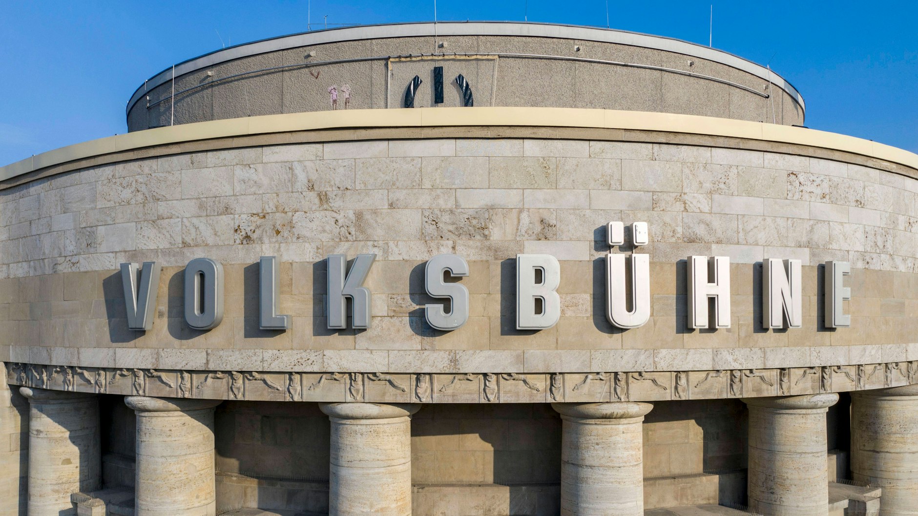 Die Volksbühne am Rosa-Luxemburg-Platz