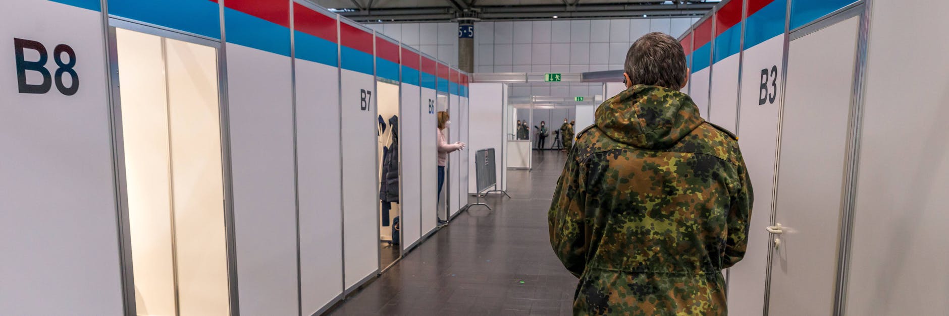 Der Korridor eines Impfzentrums