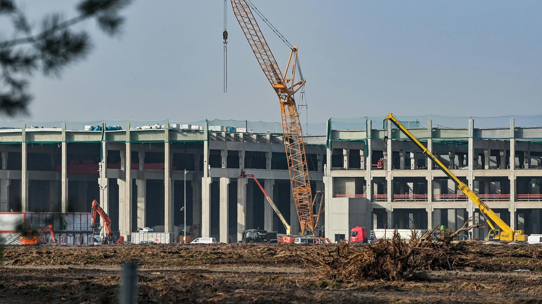 Die Baustelle der Tesla-Gigafactory in Grünheide (Archivbild)