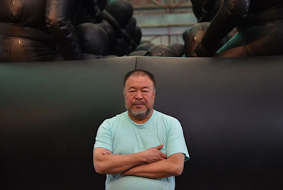 Der chinesische Dissident und Künstler Ai Weiwei wird bei der Berliner Konferenz „Behind The Mask. Whistleblowing During The Pandemic“ Fragen zu seinem Dokumentationsfilm „Coronation“ beantworten.