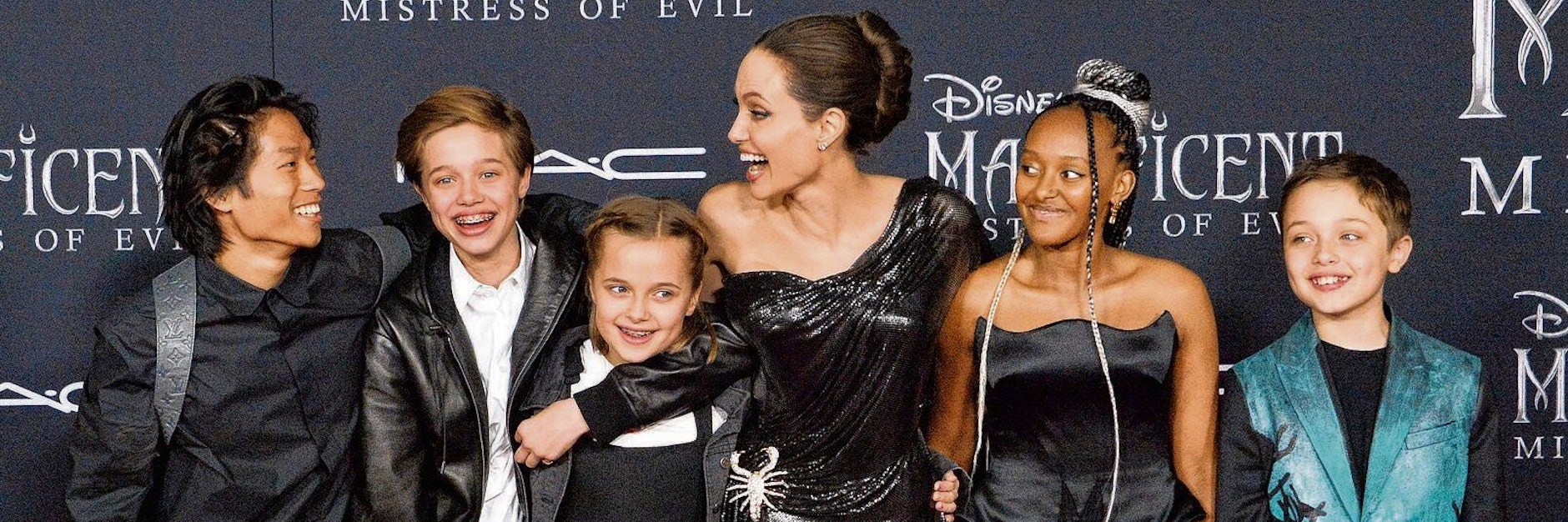 Angelina Jolie im Herbst 2019 mit ihren Kindern Maddox, Shiloh, Vivienne, Zahara und Knox. Sohn Pax ist nicht dabei.